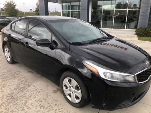 Used 2017 Kia Forte LX image 12