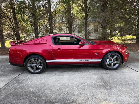 Used 2010 Ford Mustang GT Premium image 31