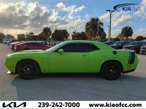 Used 2015 Dodge Challenger R/T Scat Pack w/ Scat Pack Appearance Package image 8