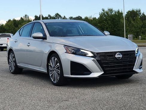 New 2025 Nissan Altima 2.5 SL image 2