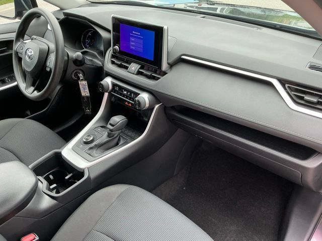 Used 2024 Toyota RAV4 LE AWD/4WD image 17
