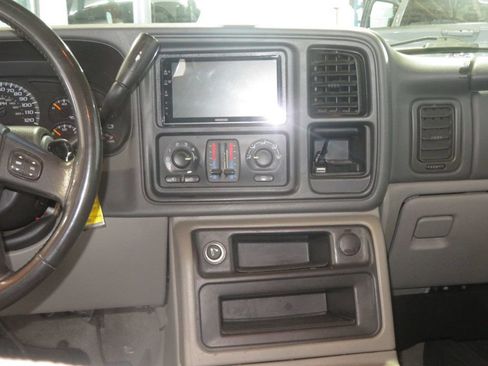 Used 2004 Chevrolet Suburban LS w/ Preferred Equipment Group AWD/4WD image 37
