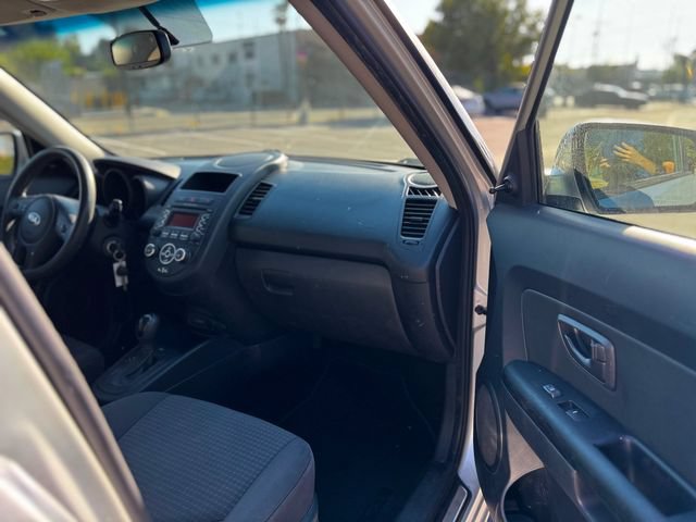 Used 2013 Kia Soul FWD image 22