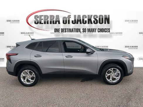 Used 2024 Chevrolet Trax LS w/ LS Convenience Package FWD image 10