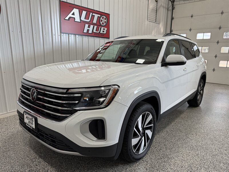 Used 2024 Volkswagen Atlas SE AWD/4WD image 2