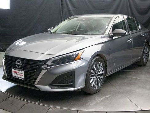 Used 2024 Nissan Altima 2.5 SV FWD image 6