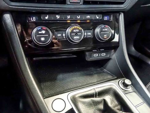 Used 2024 Volkswagen Jetta SE FWD image 23