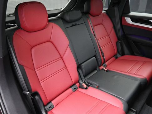 Certified 2025 Porsche Cayenne S AWD/4WD image 24