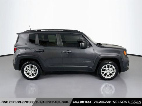 Used 2022 Jeep Renegade Latitude w/ Convenience Group AWD/4WD image 4