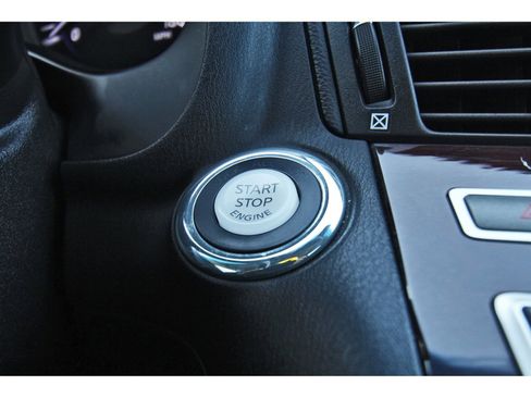 Used 2017 INFINITI Q70 3.7 image 31