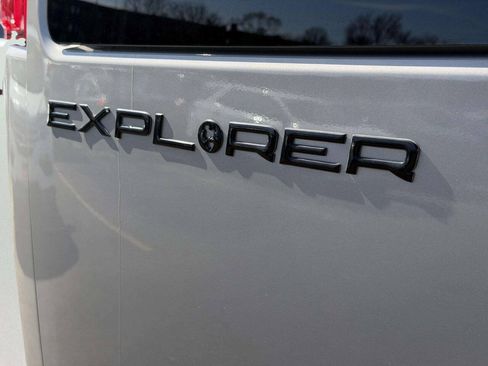 Used 2021 Chevrolet Express 2500 LS w/ Enhanced Convenience Package RWD image 6