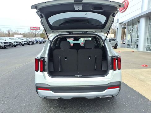 Used 2026 Kia Sorento LX FWD image 6