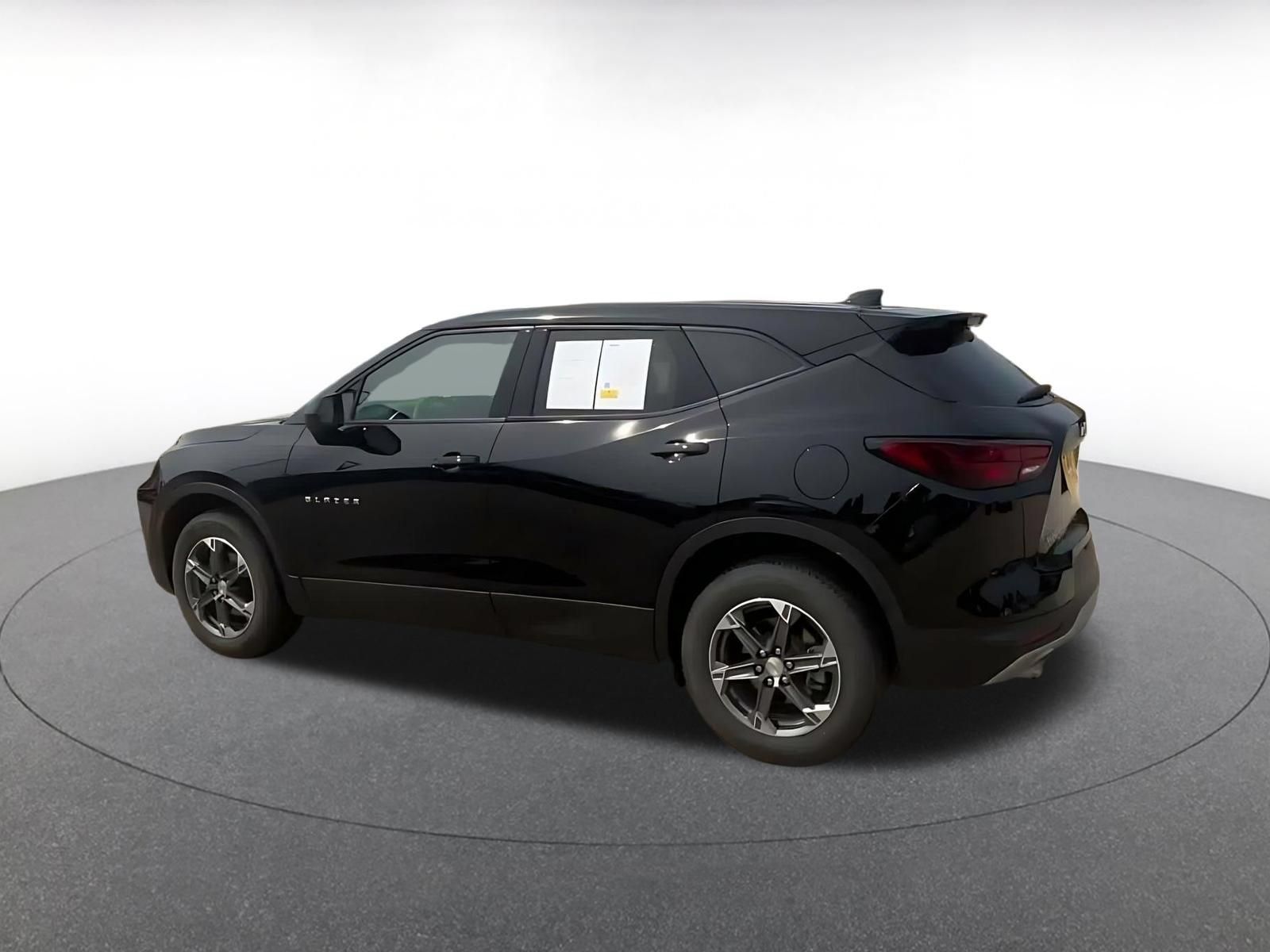 Used 2025 Chevrolet Blazer LT FWD image 9