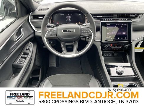 New 2025 Jeep Grand Cherokee Altitude w/ Trailer Tow Package AWD/4WD image 14