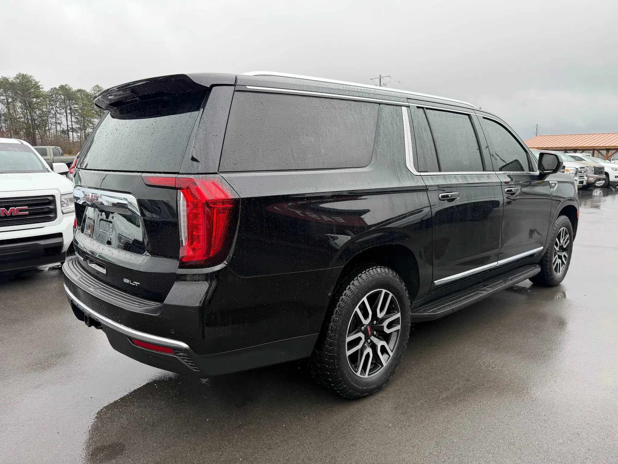 Used 2021 GMC Yukon XL SLT AWD/4WD image 4