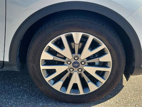 Certified 2022 Ford Escape Titanium image 6