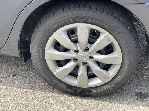 Used 2015 Toyota Corolla LE image 8