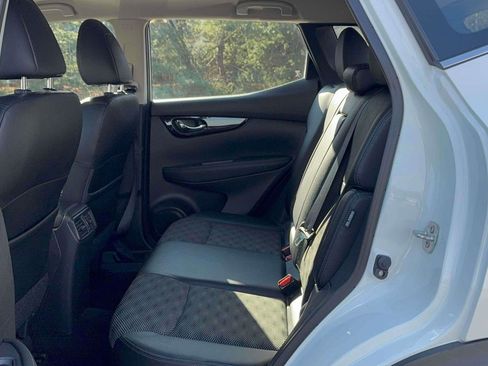 Used 2022 Nissan Rogue Sport SV w/ Technology Package image 9