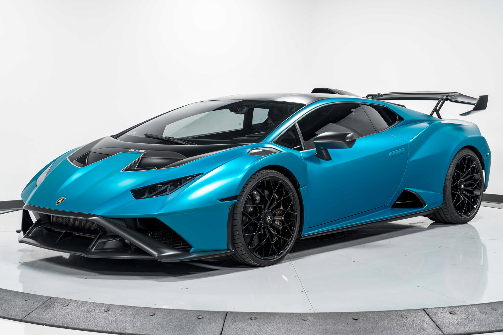 Used 2022 Lamborghini Huracan STO RWD image 7