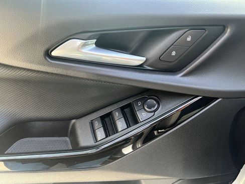 Used 2025 Chevrolet Equinox LT image 23