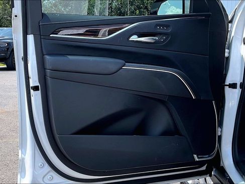 Used 2024 Cadillac Escalade ESV Premium Luxury AWD/4WD image 22