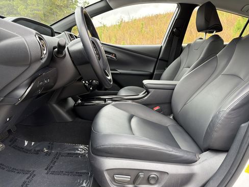 Used 2021 Toyota Prius LE image 9