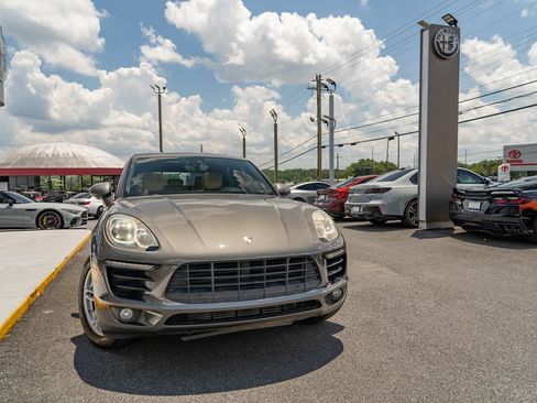 Used 2018 Porsche Macan AWD/4WD image 11