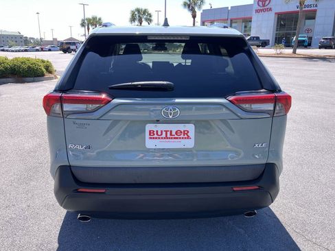 Used 2022 Toyota RAV4 XLE w/ Convenience Package image 4