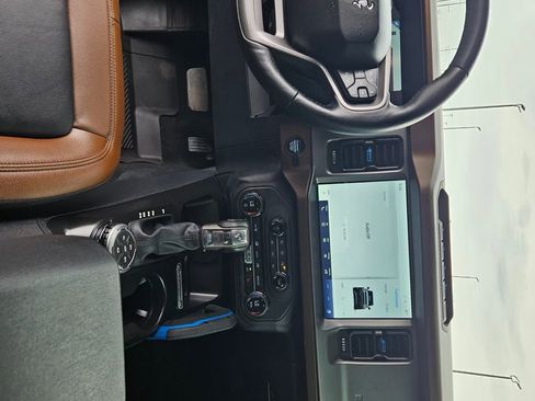 Used 2023 Ford Bronco Outer Banks w/ Sasquatch Package AWD/4WD image 16