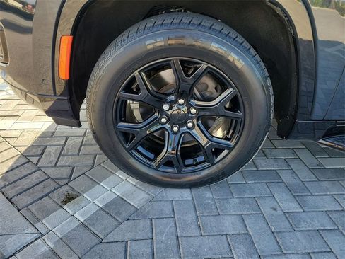 Used 2024 Jeep Wagoneer Series II image 13