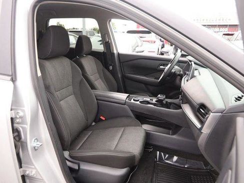 Used 2025 Nissan Rogue SV AWD/4WD image 26
