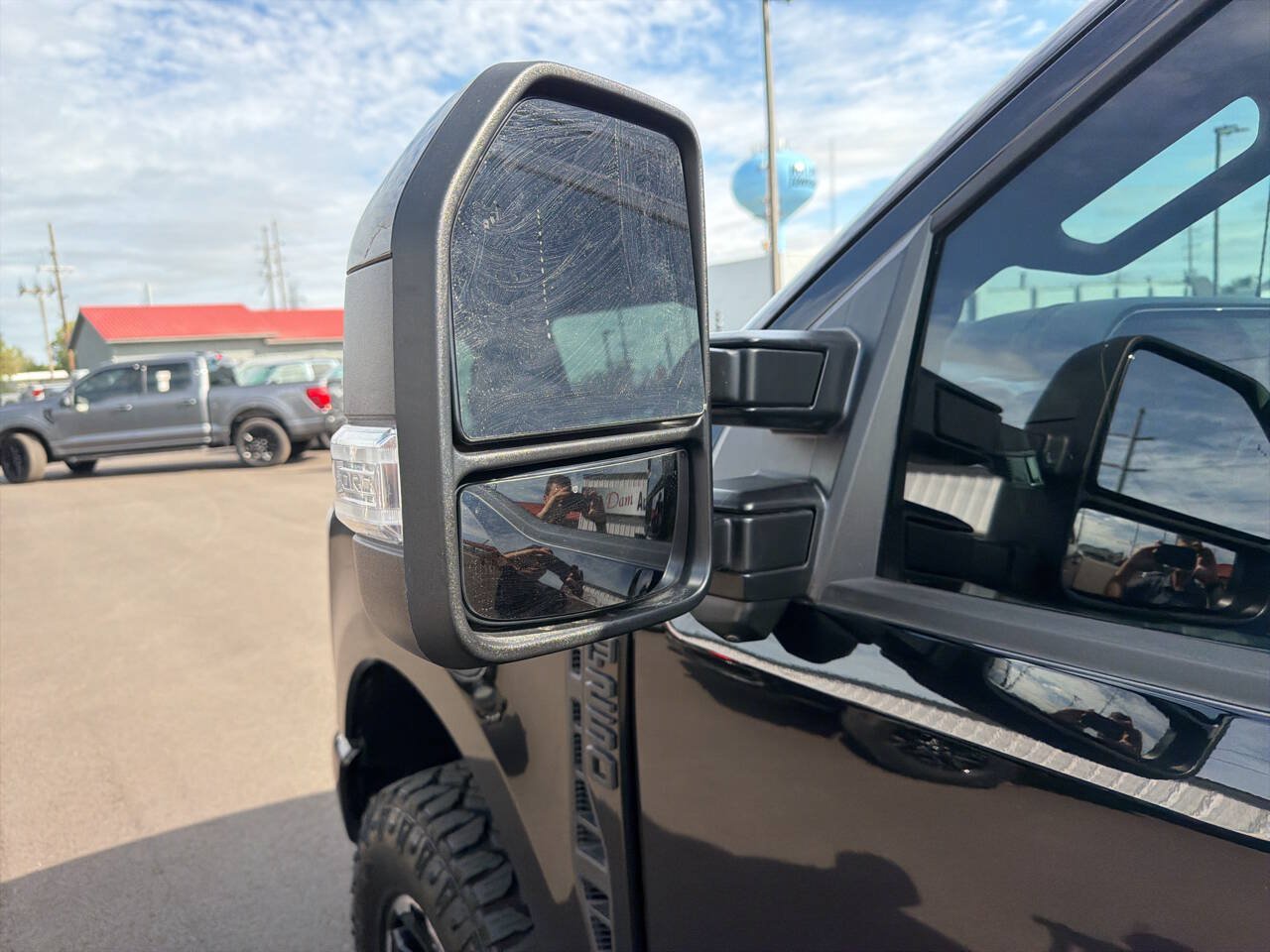 Used 2026 Ford F250 Platinum w/ Tremor Off-Road Package AWD/4WD image 14