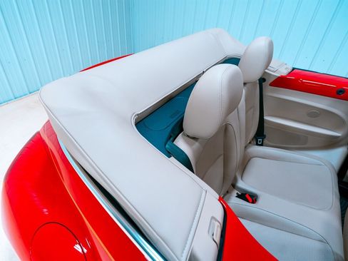 Used 2018 Volkswagen Beetle 2.0T S image 21