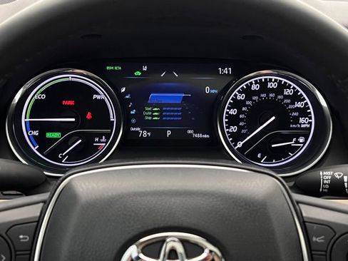 Used 2020 Toyota Camry XLE w/ Sunroof Package FWD image 20