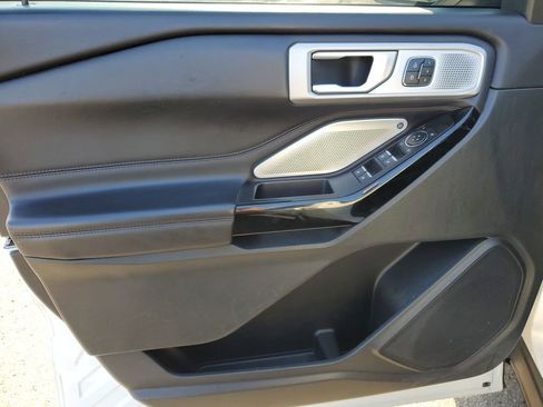Used 2021 Ford Explorer Platinum AWD/4WD image 23