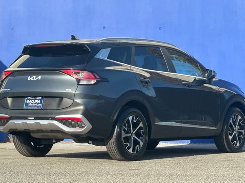 Used 2025 Kia Sportage EX image 3