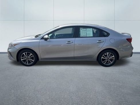 Used 2023 Kia Forte LXS image 2