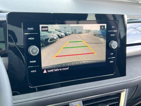 New 2026 Volkswagen Taos SE image 24