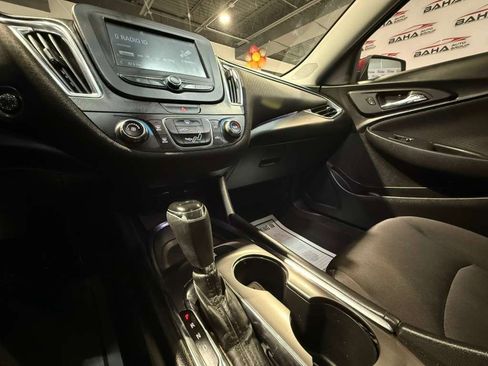 Used 2018 Chevrolet Malibu LT image 17