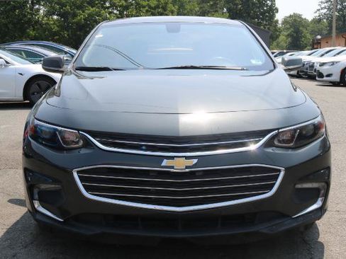 Used 2018 Chevrolet Malibu LT FWD image 2