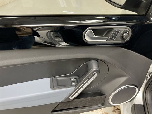 Used 2013 Volkswagen Beetle 2.0T image 19