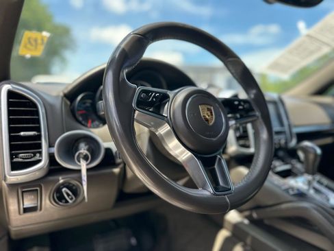 Used 2016 Porsche Cayenne AWD/4WD image 24