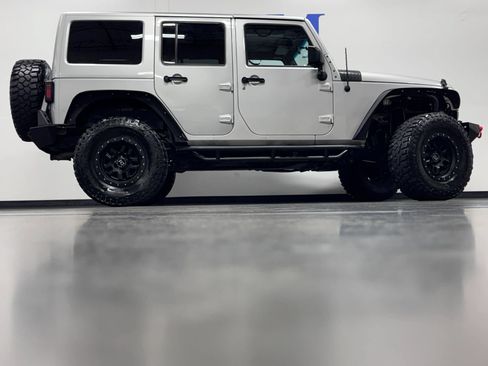 Used 2007 Jeep Wrangler Unlimited Sahara w/ Trailer Tow Group AWD/4WD image 4