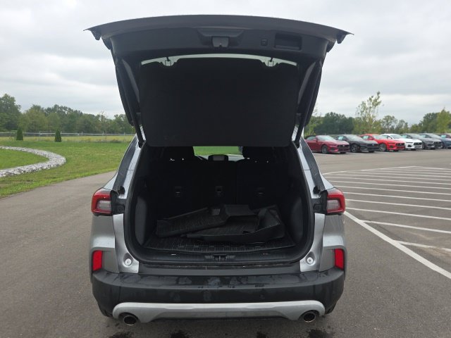 Used 2023 Ford Escape Active w/ Cold Weather Package FWD image 9