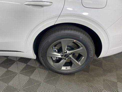New 2026 Genesis GV70 2.5T Advanced AWD/4WD image 16