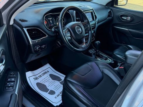 Used 2019 Jeep Cherokee Latitude Plus image 9