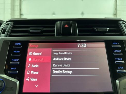 Used 2022 Toyota 4Runner SR5 Premium w/ Moonroof Package AWD/4WD image 27