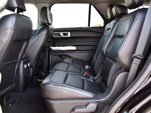 Used 2022 Ford Explorer XLT w/ Equipment Group 202A RWD image 18