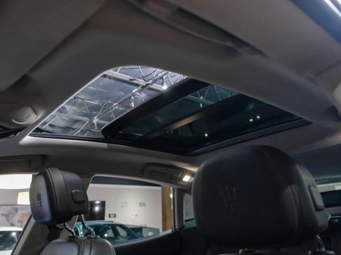 Used 2019 Maserati Levante GranLusso image 5