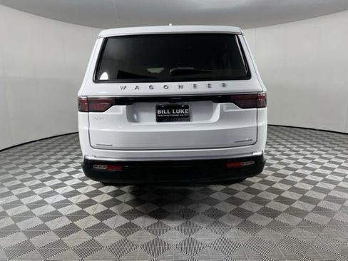 Used 2023 Jeep Wagoneer L Series III w/ Preferred Equipment Group image 6